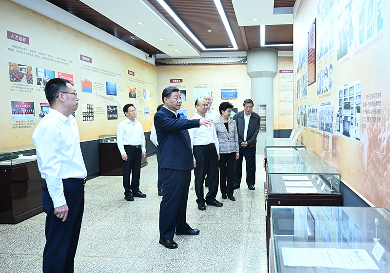 9月6日至8日，中共中央總書記、國家主席、中央軍委主席習(xí)近平在黑龍江考察。這是7日上午，習(xí)近平在哈爾濱工程大學(xué)哈軍工紀(jì)念館考察。